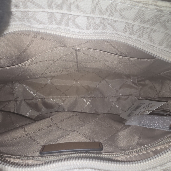 Michael Kors Cream Shoulder Bag - Picture 10 of 13